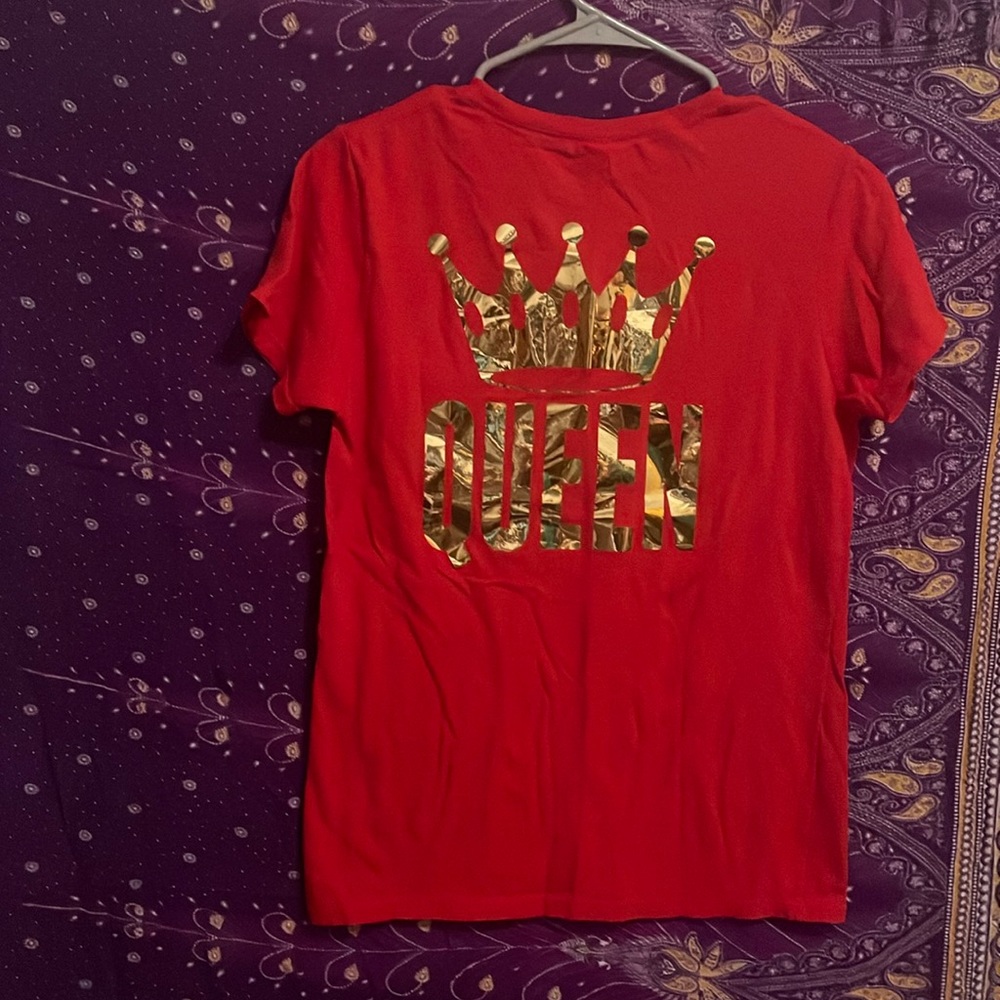 3/$25 Queen Red tee